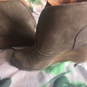 Lucky wedges size 9